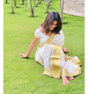 Samyuktha Menon feet photo thumbnail