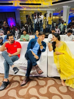 Samyuktha Menon feet photo thumbnail