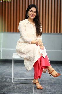 Samyuktha Menon feet photo thumbnail