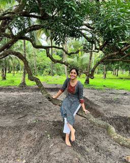 Samyuktha Menon feet photo thumbnail