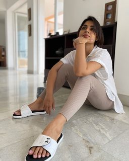 Samyuktha Menon feet photo thumbnail