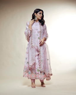 Samyuktha Menon feet photo thumbnail