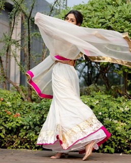 Samyuktha Menon feet photo thumbnail