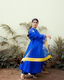 Samyuktha Menon feet photo thumbnail