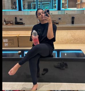 Samyuktha Menon feet photo thumbnail