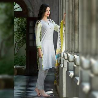 Sana Javed feet photo thumbnail