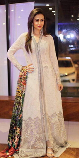 Sana Javed feet photo thumbnail