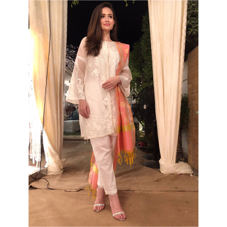 Sana Javed feet photo thumbnail