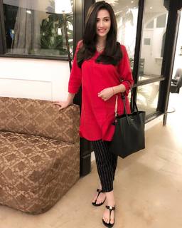 Sana Javed feet photo thumbnail