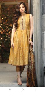 Sana Javed feet photo thumbnail