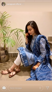 Sana Javed feet photo thumbnail