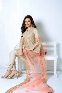 Sana Javed feet photo thumbnail