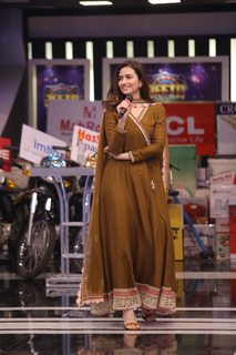 Sana Javed feet photo thumbnail