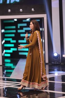 Sana Javed feet photo thumbnail