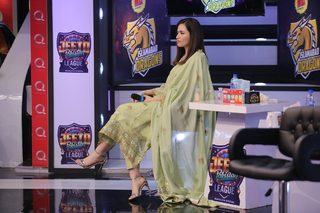 Sana Javed feet photo thumbnail