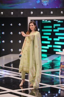 Sana Javed feet photo thumbnail
