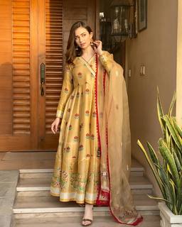 Sana Javed feet photo thumbnail