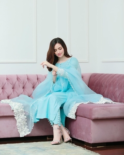 Sana Javed feet photo thumbnail