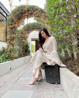 Sana Javed feet photo thumbnail