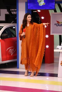 Sana Javed feet photo thumbnail