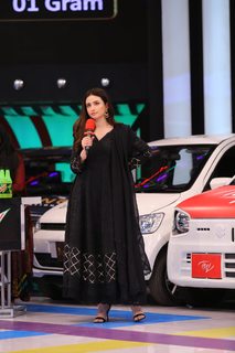 Sana Javed feet photo thumbnail