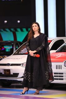 Sana Javed feet photo thumbnail