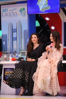 Sana Javed feet photo thumbnail