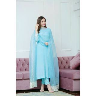 Sana Javed feet photo thumbnail