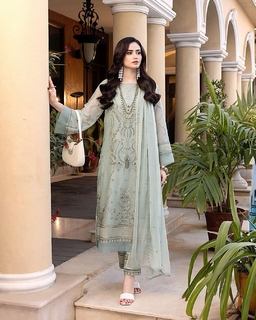 Sana Javed feet photo thumbnail