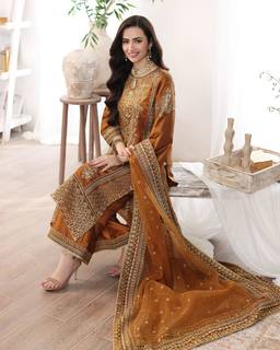 Sana Javed feet photo thumbnail