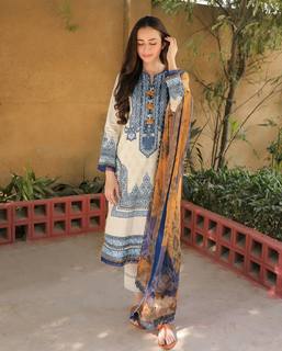 Sana Javed feet photo thumbnail