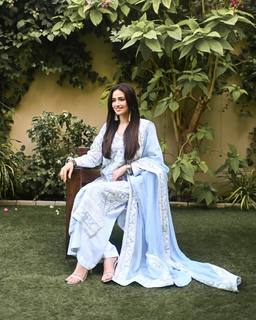 Sana Javed feet photo thumbnail