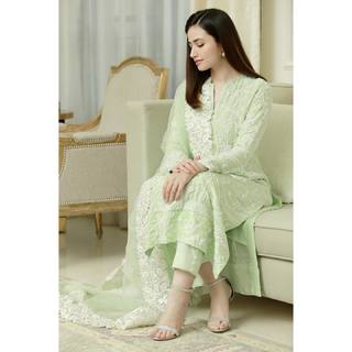 Sana Javed feet photo thumbnail