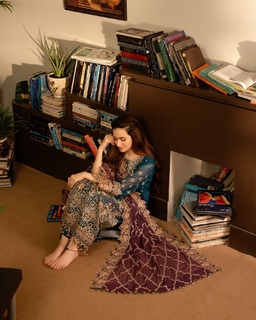 Sana Javed feet photo thumbnail