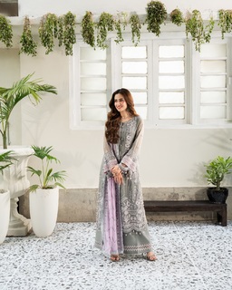 Sana Javed feet photo thumbnail