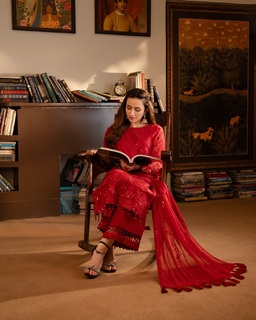 Sana Javed feet photo thumbnail