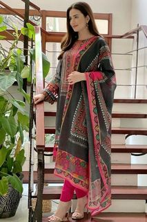 Sana Javed feet photo thumbnail