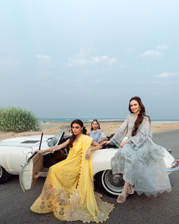 Sana Javed feet photo thumbnail