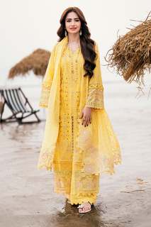 Sana Javed feet photo thumbnail