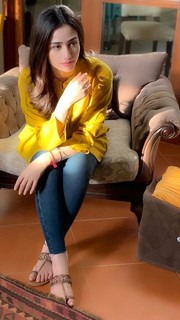 Sana Javed feet photo thumbnail