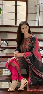 Sana Javed feet photo thumbnail