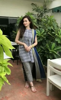 Sana Javed feet photo thumbnail