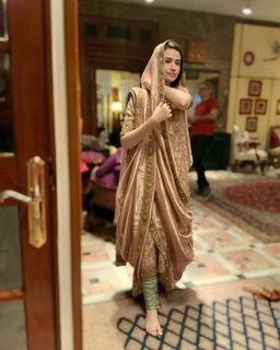Sana Javed feet photo thumbnail