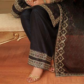 Sana Javed feet photo thumbnail