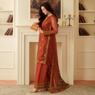 Sana Javed feet photo thumbnail