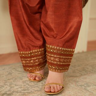 Sana Javed feet photo thumbnail