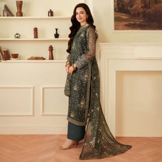 Sana Javed feet photo thumbnail