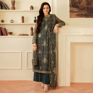 Sana Javed feet photo thumbnail