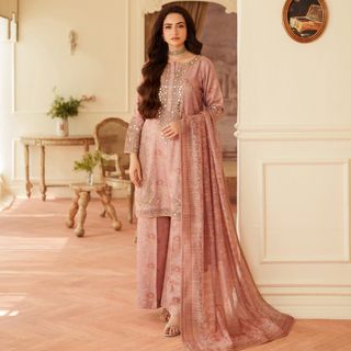 Sana Javed feet photo thumbnail