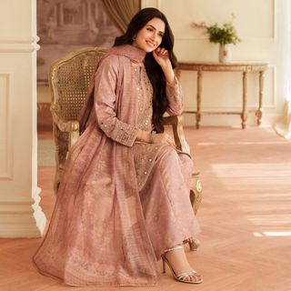 Sana Javed feet photo thumbnail